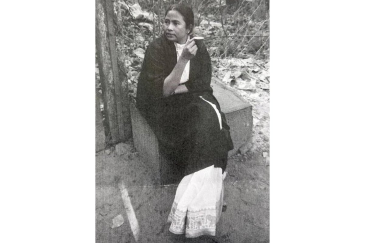 For the first time in indian political history✨ A sitting Chief Minister will argue a case in the courtroom.
CM Mamta Banerjee will appear in the SIR (Special Intensive Review) case tomorrow in Courtroom 1 before CJI Surya Kant in the Supreme Court.