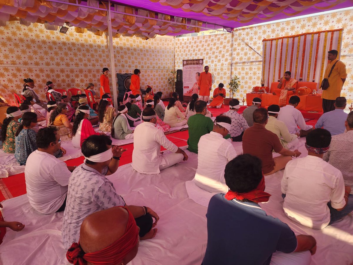 KimayaAshram's tweet photo. Thane witnessed a beautiful beginning ✨ First One-Day Meditation Camp in the presence of Swamiji—deep insights, silence, and inner connection.
#KimayaAshram #meditation #spirituality https://t.co/a3pjGkFisd