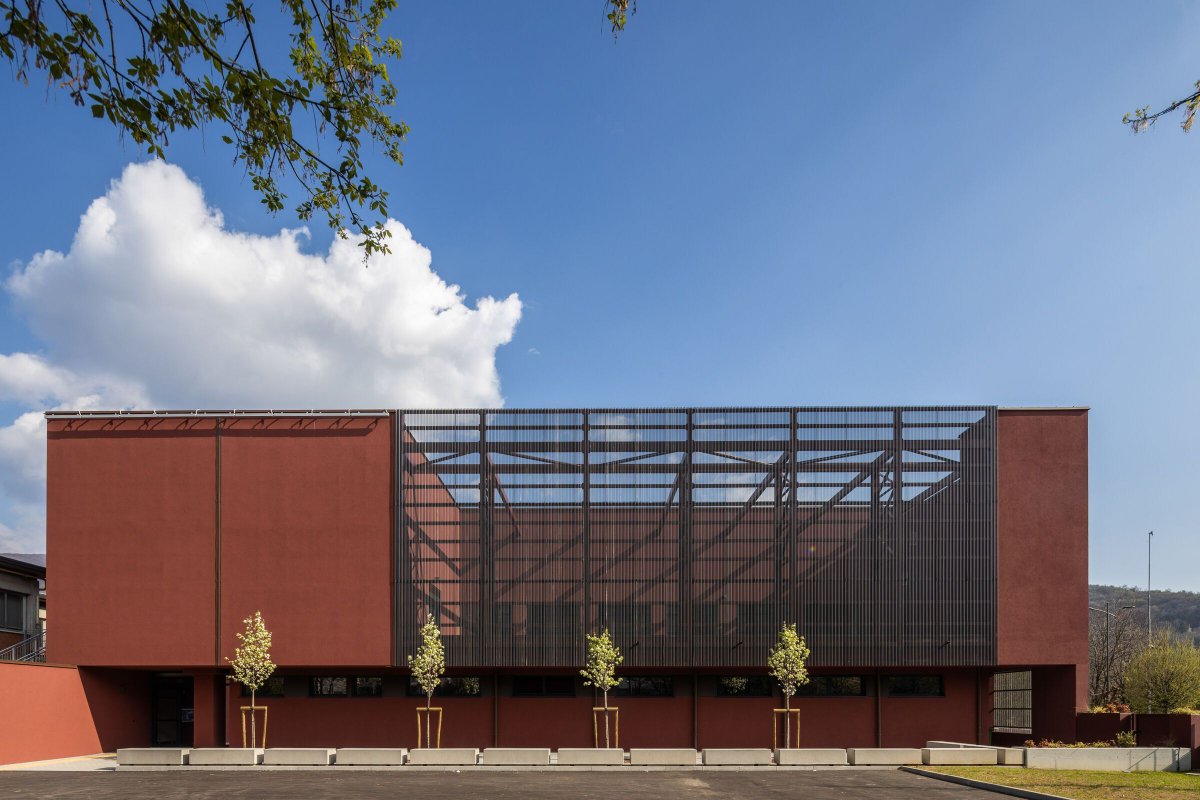 Archello's tweet image. Conceived as a Nearly Zero-Energy Building in Nembro, this multifunctional sports hall by @didoarch pairs bioclimatic design with prefabricated X-lam timber systems. 
archello.com/project/nembro…

#BioclimaticArchitecture #TimberConstruction #NZEB