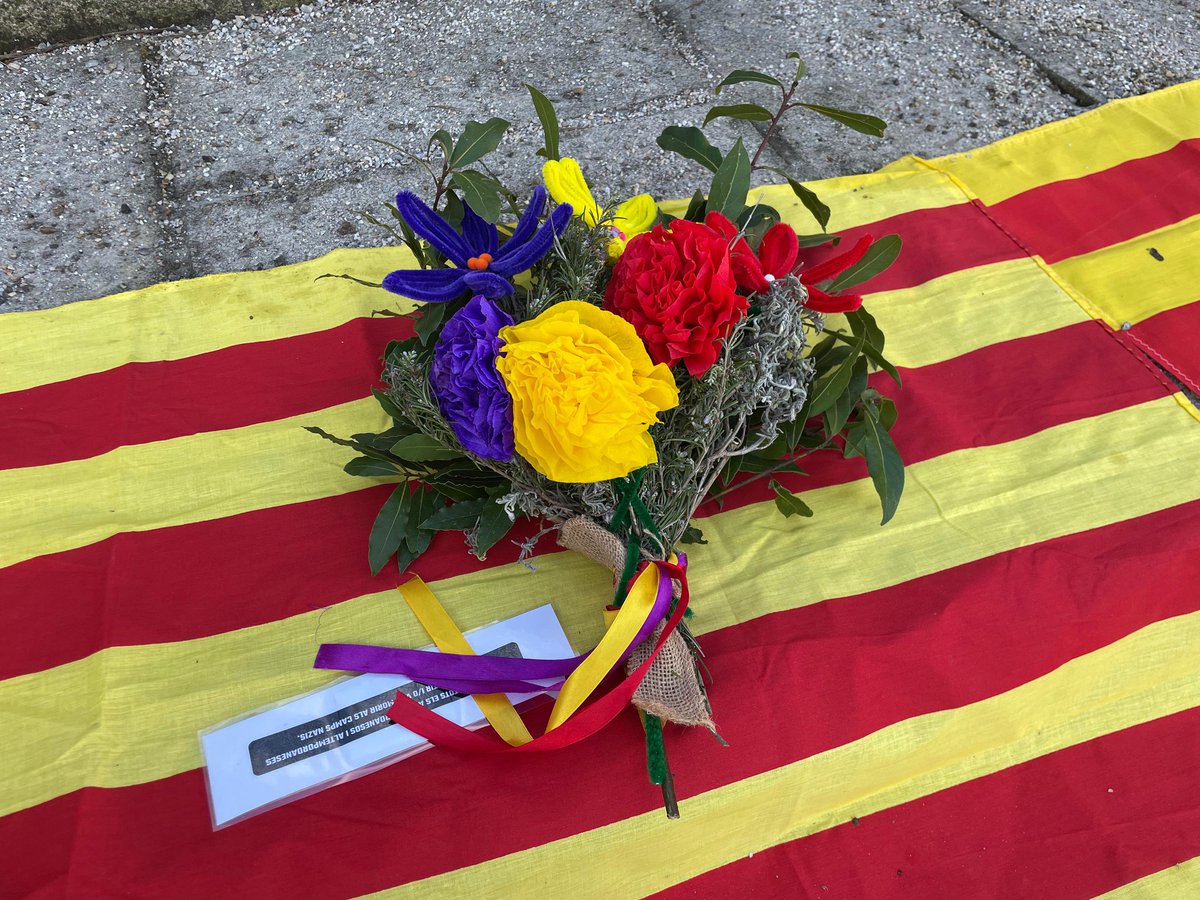 d_estudis's tweet photo. Avui 160 alumnes i docents de l'Alt Empordà han fet un homenatge als empordanesos assassinats al camp de concentració de Mauthausen-Gusen. Fotos d'en David Ruiz i la Isabel Burgas.
@ExiliGrup @emporda_info https://t.co/DoaCONTYNZ