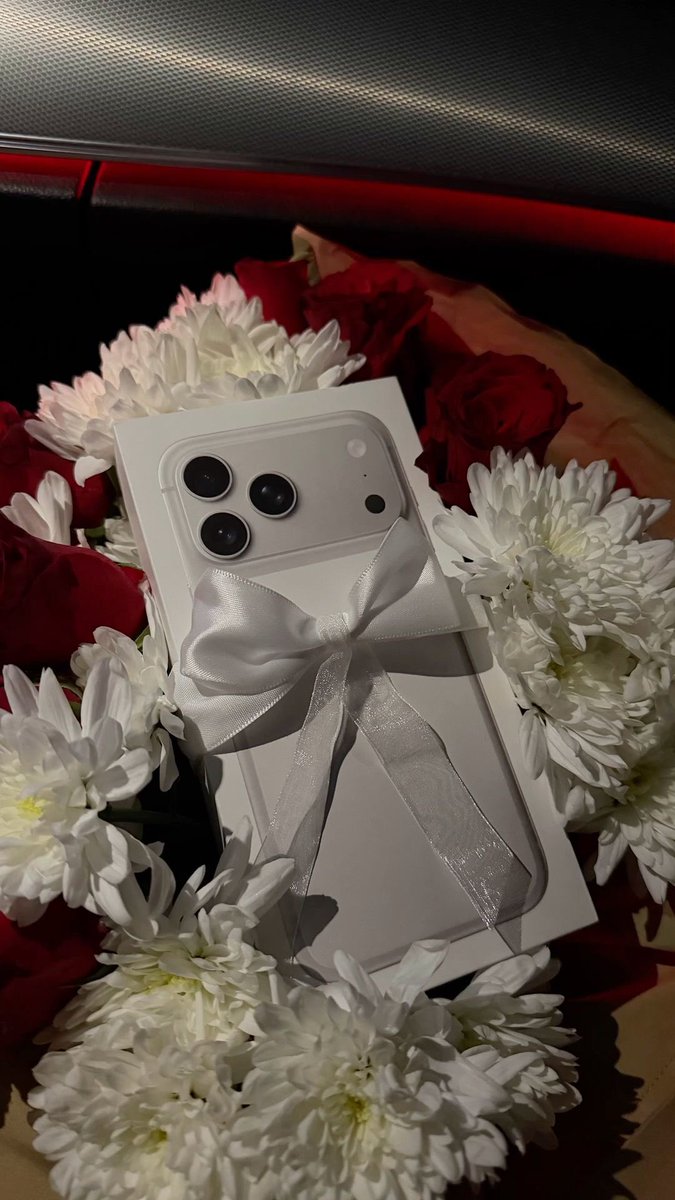 Abdulkareem673's tweet image. She deserves everything in the world