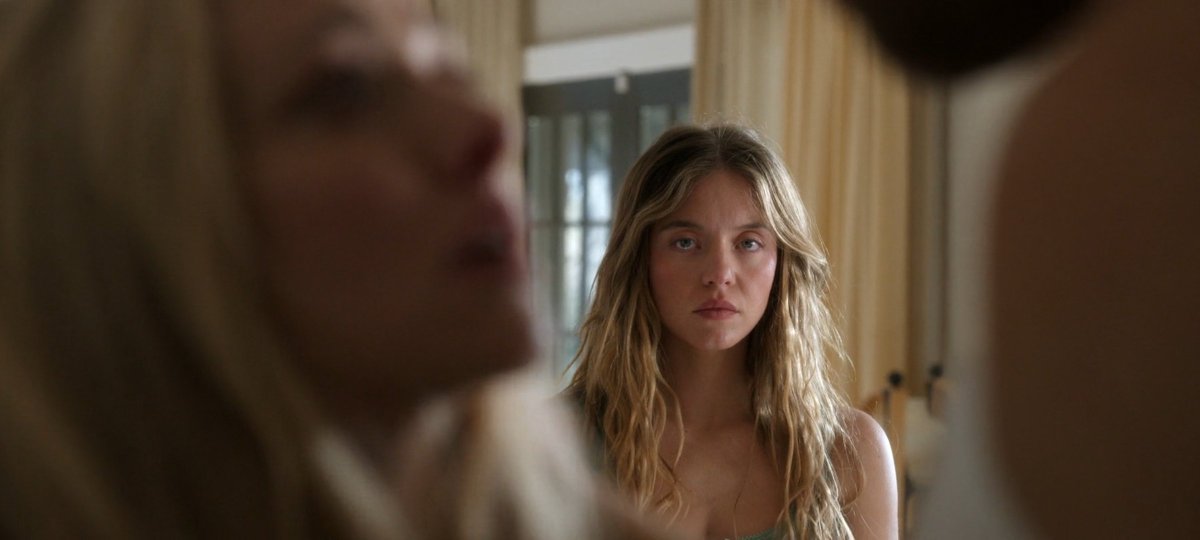 FlicksandChill's tweet photo. Just finished #TheHousemaid and wow, what a wild ride 👏🏻 Went in totally blind without reading the book and it completely blew me away. Easily one of the best psychological thrillers I've watched in recent times. Amanda Seyfried's unhinged energy in this? Absolutely incredible. https://t.co/yHFYumJ9np