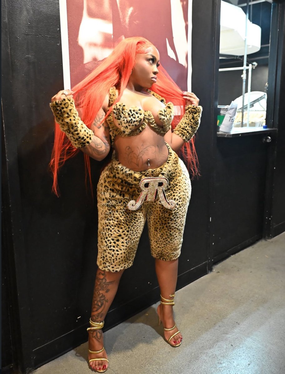 MitchelMaraj's tweet image. ONE THING MY GIRL GON DO IS GIVE A LOOK 😩😩😩🎀 @Londonhilll #LondonHill #LondonHilll