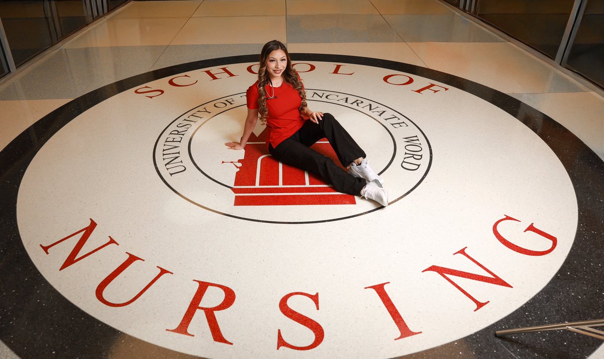 rayvenbleuuu's tweet photo. Officially Rayven Bleu Acuña BSN, RN https://t.co/W04ZbQgInf