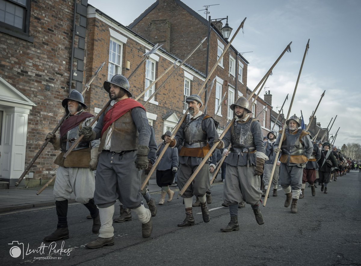 LislesRegiment's tweet photo. More fabulous shots of Lisles at Nantwich 
📷 https://t.co/jVlAQCBWUQ
#17thcentury #englishcivilwar #reenactment #historicalreenactment https://t.co/1o7P9nJaog