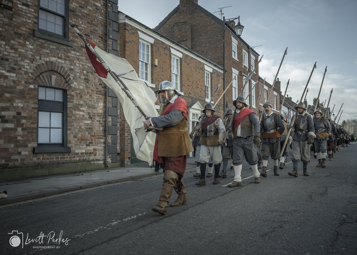 LislesRegiment's tweet photo. More fabulous shots of Lisles at Nantwich 
📷 https://t.co/jVlAQCBWUQ
#17thcentury #englishcivilwar #reenactment #historicalreenactment https://t.co/1o7P9nJaog