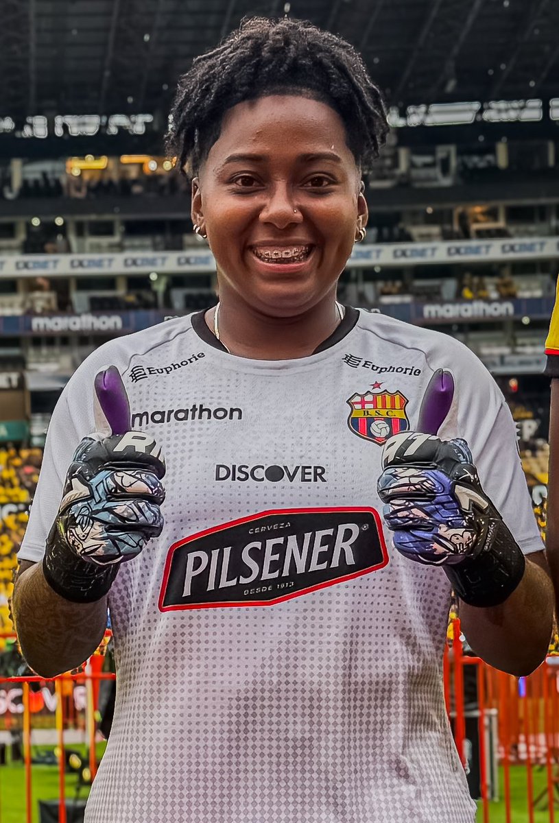 BSCFemenino_'s tweet photo. Que arquera de lujo que nos trajimos .@13AndreaMoran 😮‍💨🔥 https://t.co/nznWyCIDDn