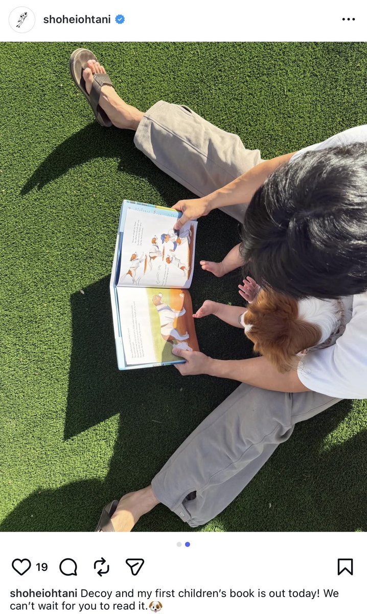 Shohei Ohtani shares some photos of him  and his dog, Decoy, reading his new children’s book “Decoy Saves Opening Day” 🥹

“Decoy and my first children’s book is out today! We can’t wait for you to read it. 🐶”