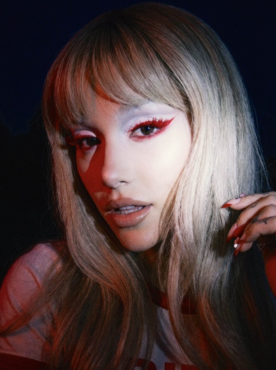 Angelicmusee's tweet photo. Ariana Grande’s new look. 💋🚨 https://t.co/poRNu5zGPN
