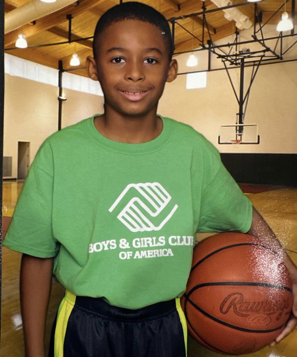 🌟🌟 SENIOR SPOTLIGHT- #4 Josiah Johnson 

Mr 30 🍔 Josiah is a force on the court; playing basketball since a young age and showing up every night for his team. Josiah will attend a 4 year university and major in criminology after graduation! 

Congratulations Jo!! 🌟🌟