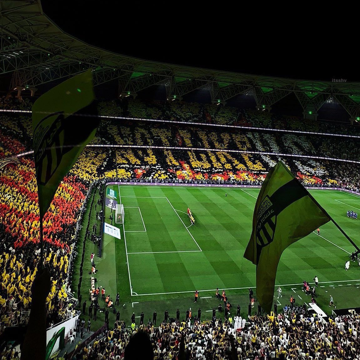 3zoozvic's tweet photo. تعرفون وش معنى الملعب فل بالكامل ؟
تعرفون وش معنى صخب وتشجيع لا يتوقف ؟

اول ما بيدور في ذهن اللاعب ان خلفنا جمهور ما يرضى بالي صاير وهذا الجمهور حضر عشاننا وعشان هذا الفريق الكبير والعظيم الذي لا يركع

هذي بطولتنا باذن الله 
https://t.co/AyLtGzJYAD

💛🖤

#٦٠_الف_في_جحيم_الاتحاد https://t.co/3Zc6ANHRrb