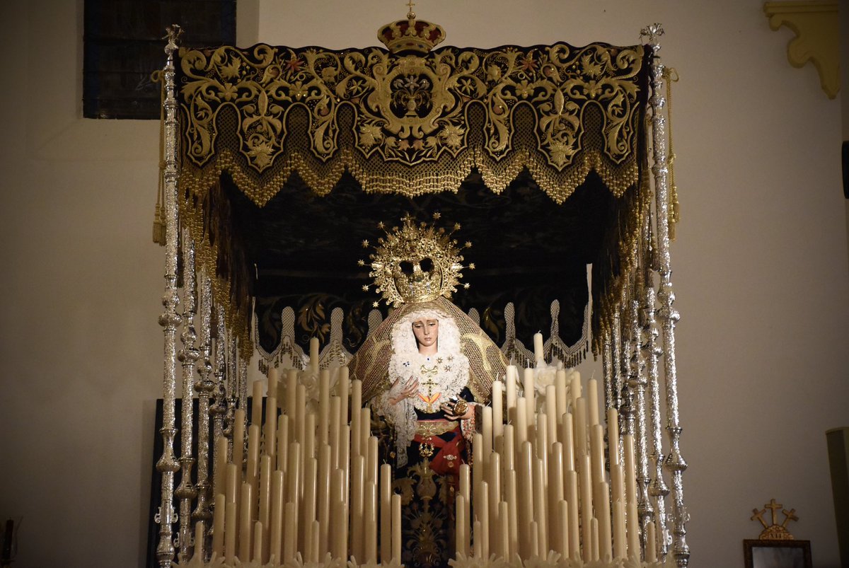 Poco se habla de los personalísimos palios que tenemos en Constantina… fruto de la historia y de la venta de estas dos joyas por sus hermandades de origen.

Rosario de Montesión y Lágrimas de Marchena…