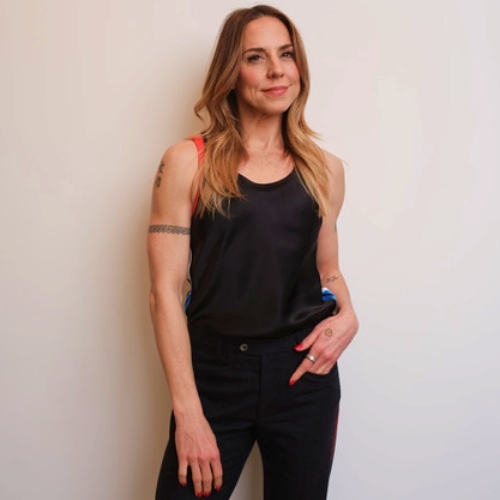 MusicNewsWeb's tweet image. Melanie C brings "Girl Power" to Radio 2’s Piano Room at Maida Vale - #melc @melaniecmusic #spicegirls @spicegirls #GirlPower
Read the full article here: ift.tt/zQnmboA
More on Music-News.com