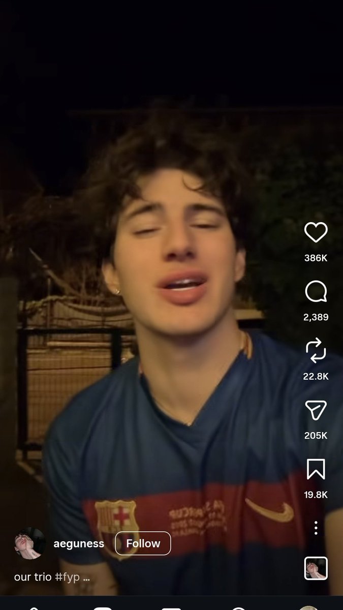 bu salağın pedofili olduğunu neler yaptığını ne çabuk unuttunuz amk 386k beğeni ne