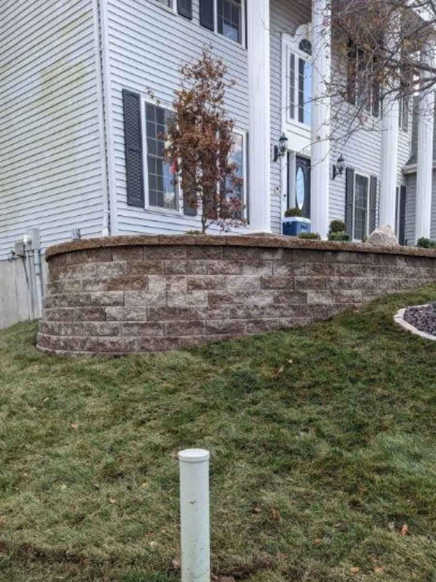 baxtergardens's tweet photo. Retaining walls aren't just for looks. They protect your foundation from lateral earth pressure, control erosion, manage drainage, and create space for plants. Beauty + function. https://t.co/xiopUsWQx8