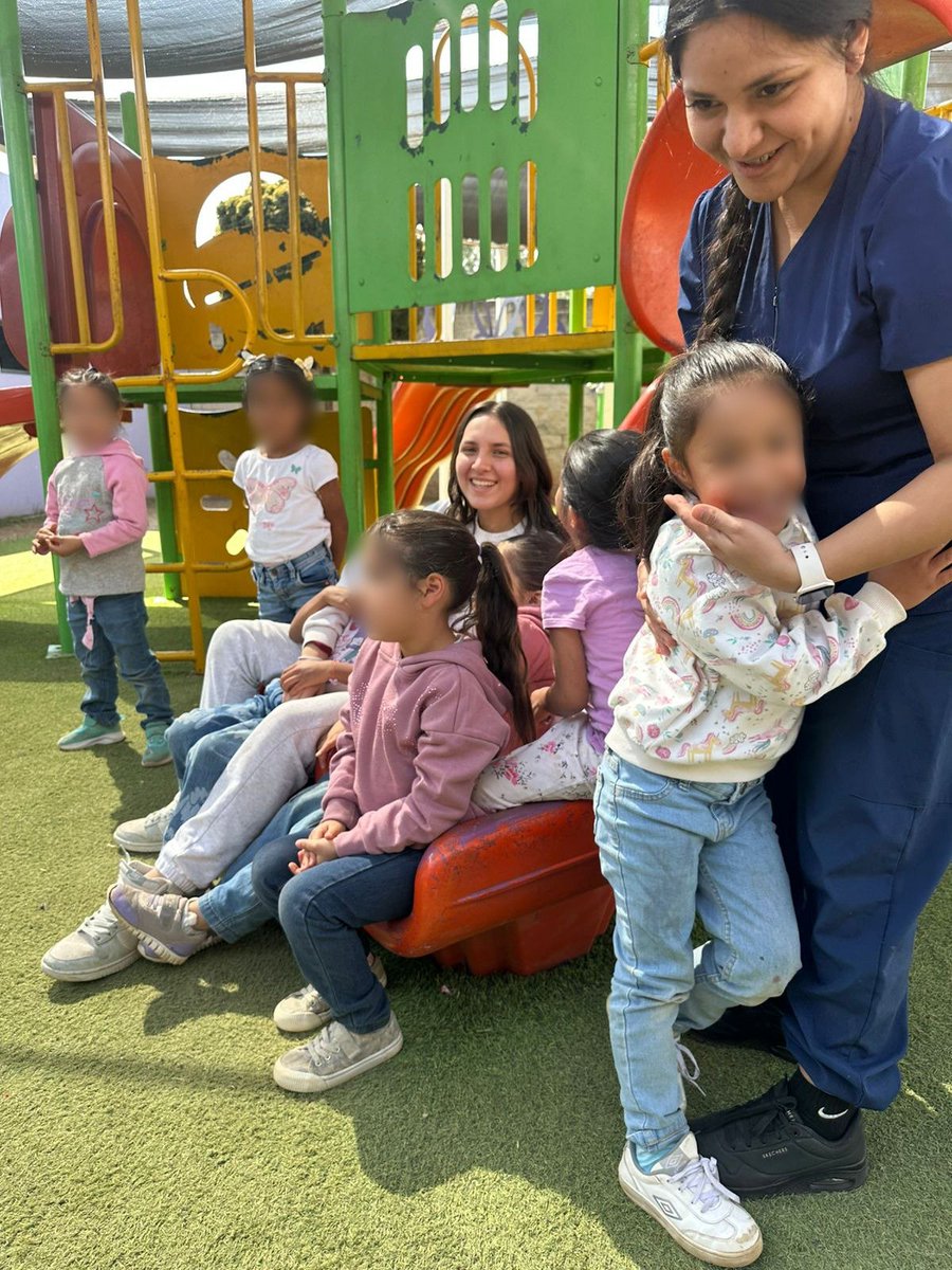 ⛹️‍♀️⚽ Niñas y niños del CAS Luz Amor y Esperanza disfrutaron un fin de semana de sano esparcimiento, fortaleciendo el trabajo en equipo, el respeto y el compañerismo en espacios seguros. 👧👦
Gracias a la Asociación de Jóvenes Haciendo Ruido Michoacán por hacerlo posible. 🧩