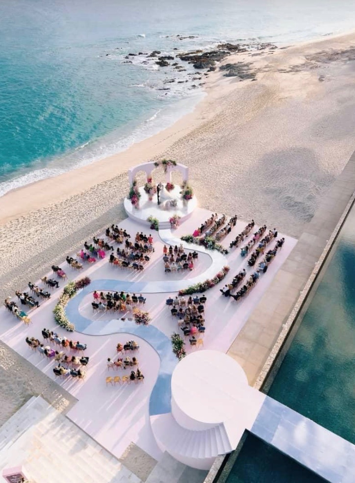 To achieve this kind of wedding, both parents must not belong to any cooperative society or ajo groups

If not na play you dey play o.