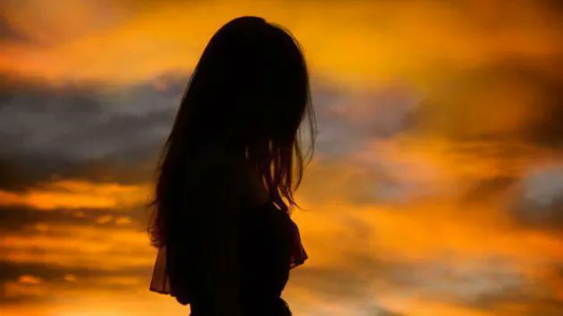 yehya_dr's tweet image. في  مسائي هذا
    عرفانٍ يضمّ اسمك ،،
          وعمرٍآ يتباهى بأصلك ،،
                    وعشقآ يقول نورك 💓