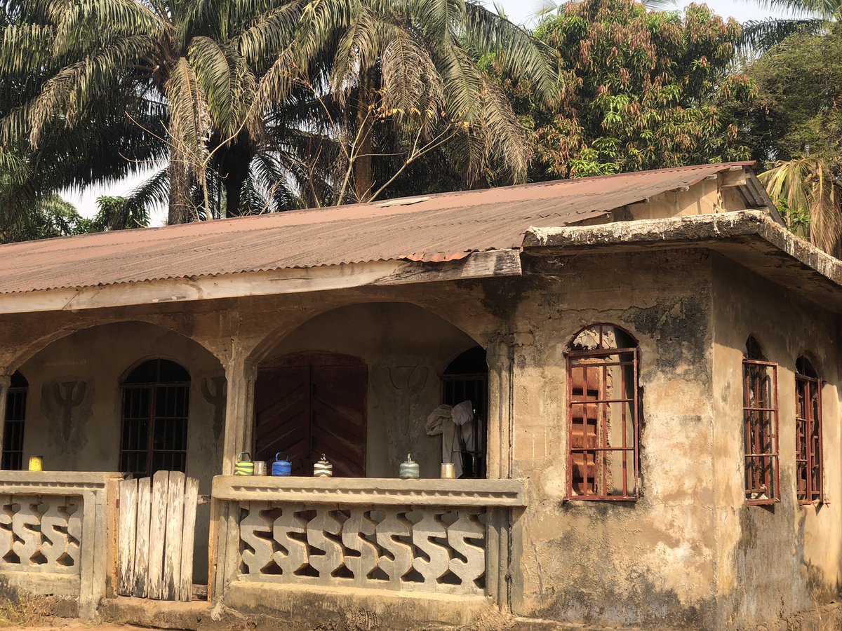 ChernorMomoh01's tweet image. This is a mosque in Robana (the village before Mambolo Town). We spoke with one of the elders here and learned they face many challenges and are currently in need of help. Listen, can we come together and make this happen? Yes, we can. 🥹🙏 #helpinghands #الهلال_الاهلي