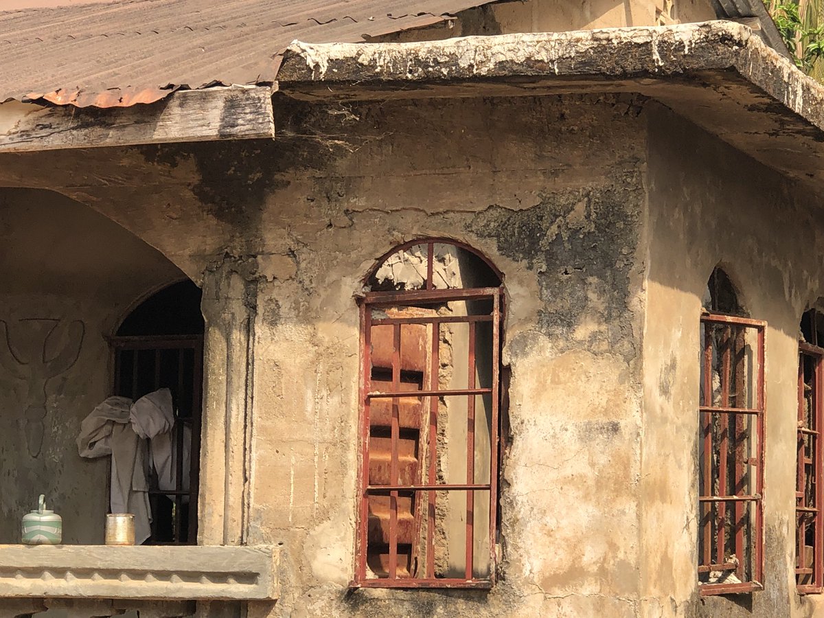 ChernorMomoh01's tweet image. This is a mosque in Robana (the village before Mambolo Town). We spoke with one of the elders here and learned they face many challenges and are currently in need of help. Listen, can we come together and make this happen? Yes, we can. 🥹🙏 #helpinghands #الهلال_الاهلي