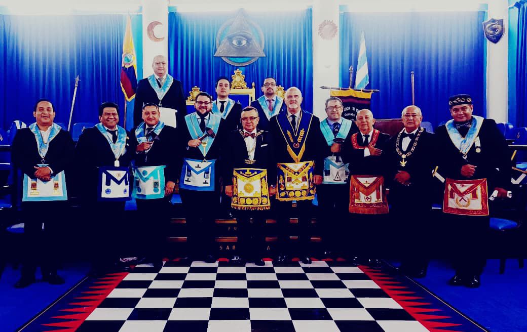 Cumpliendo la disposición del M∴R∴G∴M∴, se realizó una solemne Ten∴ en homenaje al R∴H∴ Eloy Alfaro D., con presencia de Manabí, altas autoridades y la magistral exposición del R∴H∴ José Reyes, reafirmando que toda revolución idealista vive en la conciencia masónica.