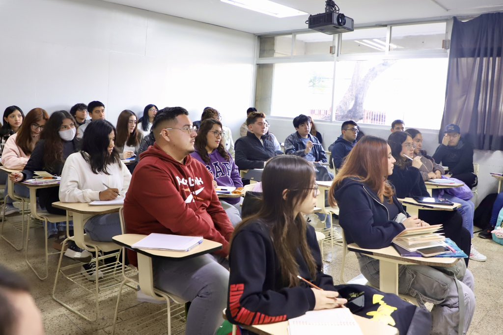 Hoy nuestra comunidad vuelve a llenarse de energía, de ideas nuevas y de sueños que comienzan a tomar forma en cada aula. Este semestre es una oportunidad para seguir construyendo metas, fortalecer talentos y demostrar de qué estamos hechos.