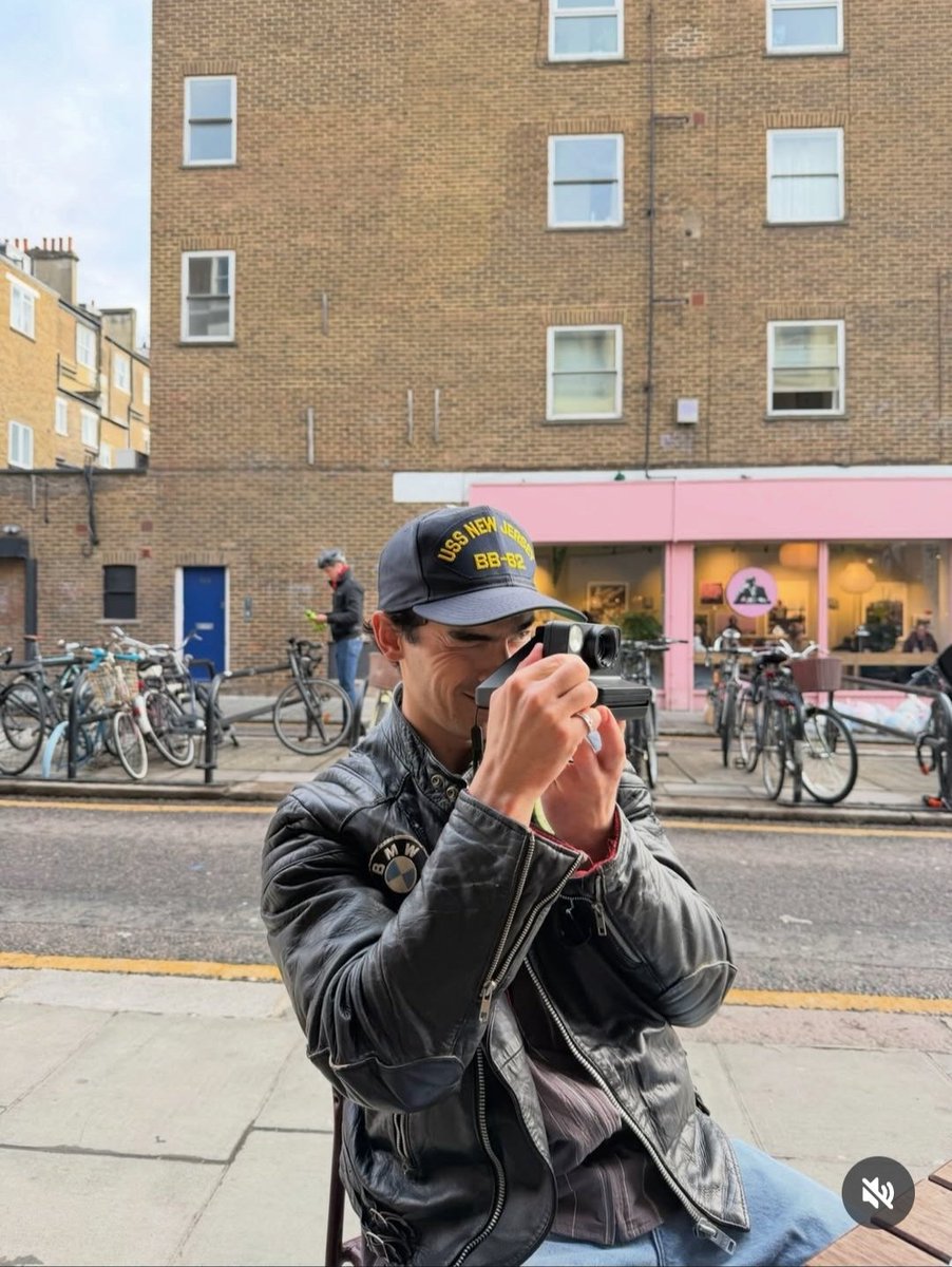 Lonelywarrior3's tweet image. A COUPLE.