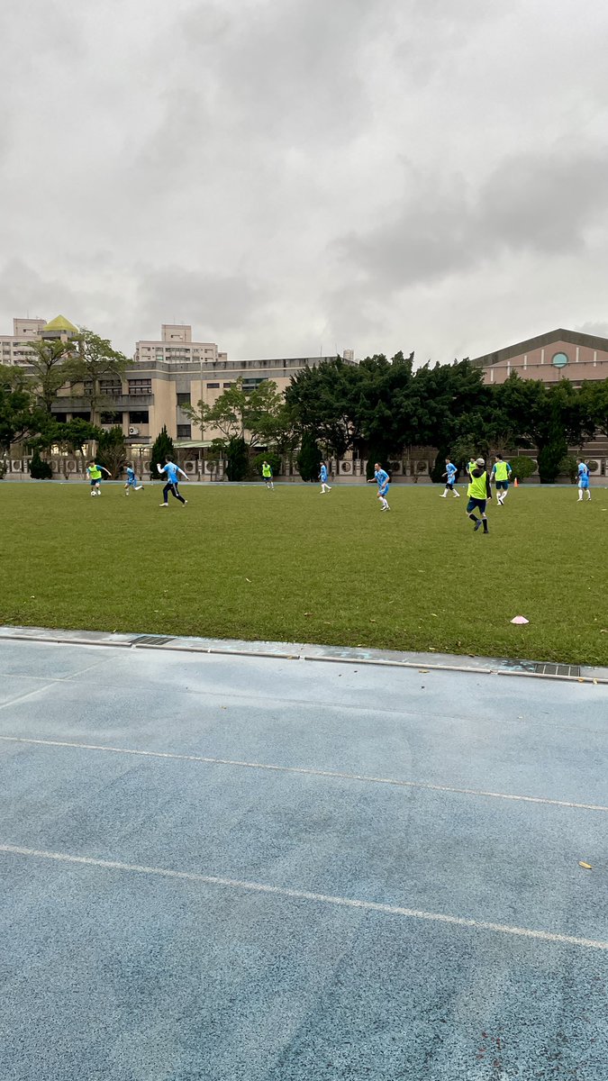 Lars_kyc's tweet photo. Kalt, aber egal. Fußball ist mein Leben. ⚽️ https://t.co/DDjwUz3TfT