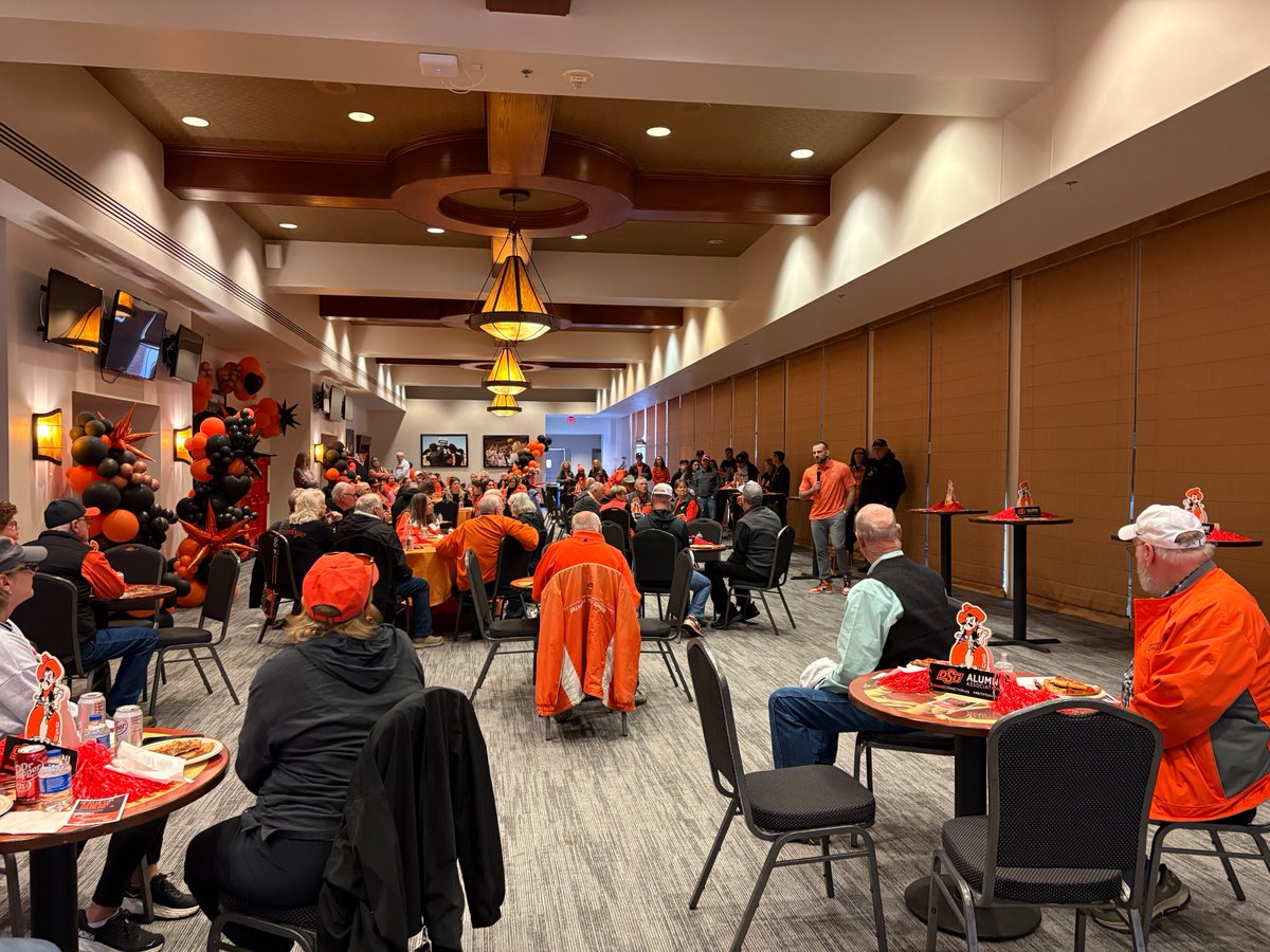 OKStateAlumni's tweet photo. Cowboy Corral: ✅
Oklahoma State Wrestling win: ✅

What more could you ask for?

#okstatealumni | #GoPokes | Oklahoma State Athletics https://t.co/yAsPwqb29l