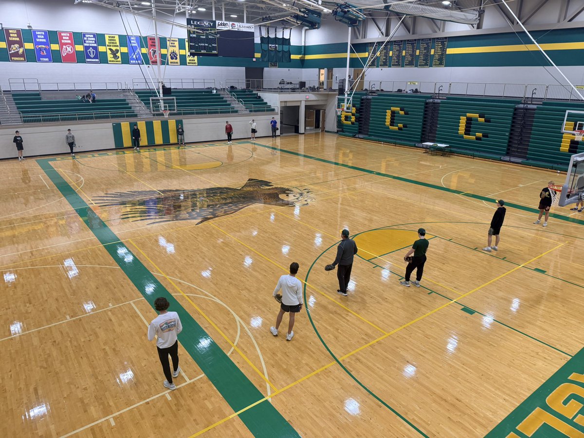 BCCHS_baseball's tweet photo. Strong turnout for the first session of pitchers and catchers last night. Special thanks to 2014 Alum and newly hired Atlanta Braves Coach, Taylor Sanagorski for sharing his expertise with our catchers. Also Pitching Coach, Brent Holman for his teaching last night. https://t.co/s8G6TxDNYe