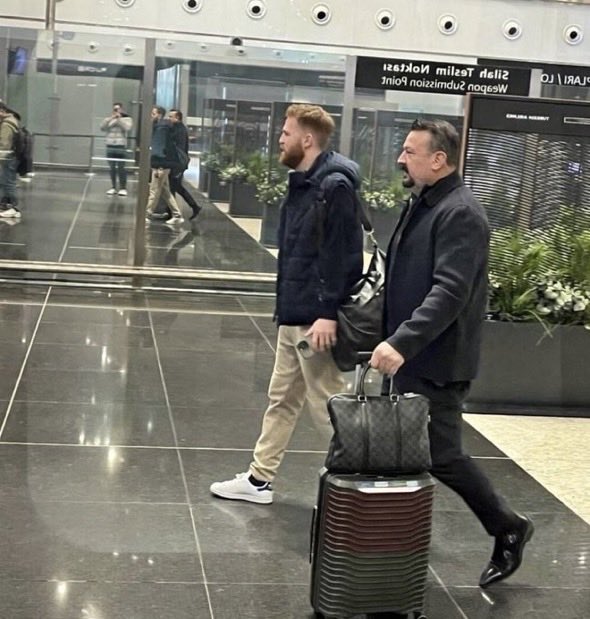 Olum bari yüzük hurma zemzem falan getirseydiniz 😒 oyuncu almakla alakanız yok madem