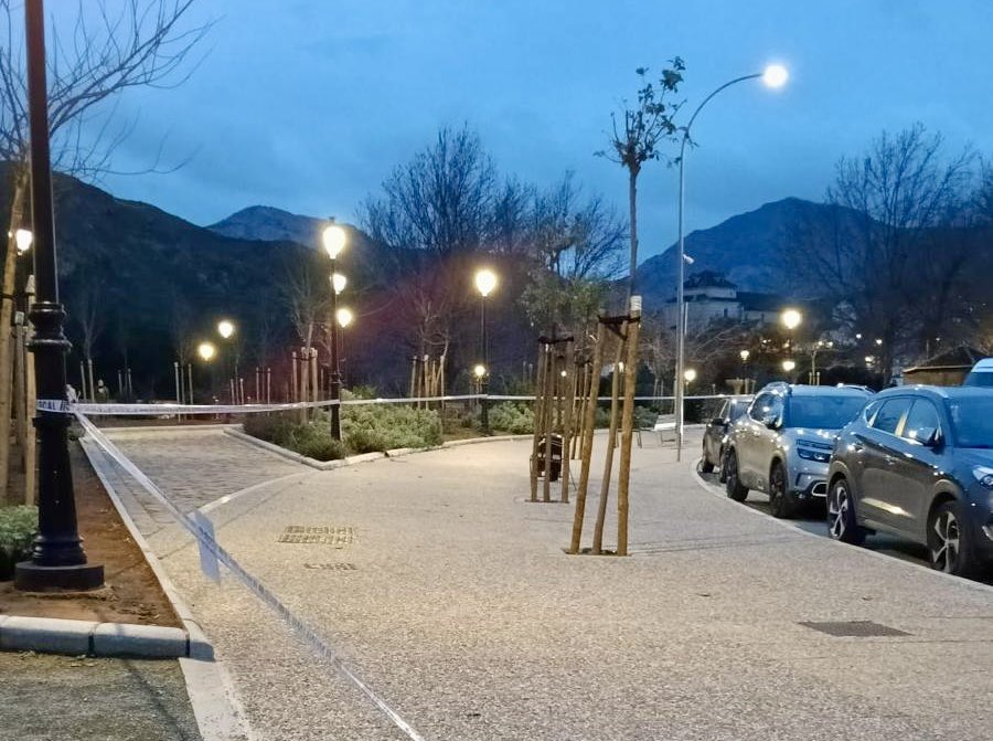 AytoAntequera's tweet photo. ❌🌳 Antequera vuelve a decretar el cierre temporal de parques y zonas verdes

Importante actuación ante la previsión de viento y lluvias

A tener en cuenta…
⛔️ Respeta las recomendaciones
⚠️ Evita riesgos innecesarios 
🛂 Consulta fuentes oficiales

#Antequera es #MásCiudad https://t.co/joeP4Zh8Au