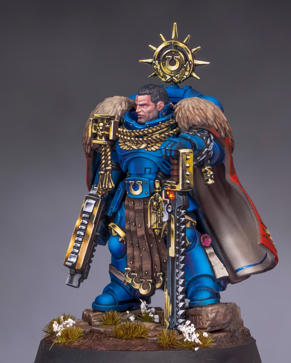 theminiaturista's tweet photo. Captain Demetrian Titus of the Second Company of Ultramar. I realized I forgot to paint the U on the backpack 🙈. I altered the color scheme and removed the red parts in the frontal area. I prefer golden tones.

#warhammer40k #warhammer #warhammercommunity #paintingwarhammer https://t.co/ZdxyW78M8v