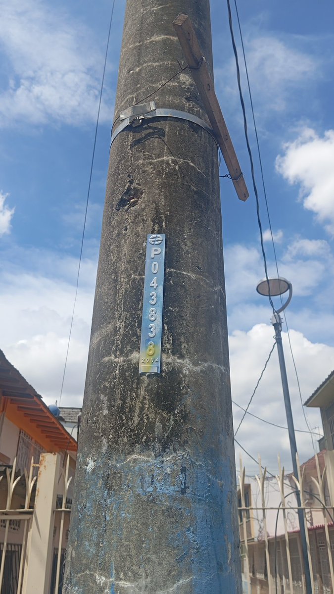 NiloACepedaMo's tweet photo. @CNEL_EP @servicioscnelep El poste dañado es el P043841, P043838 mi número de celular es el 0987968855 https://t.co/xBfYVHd3wC