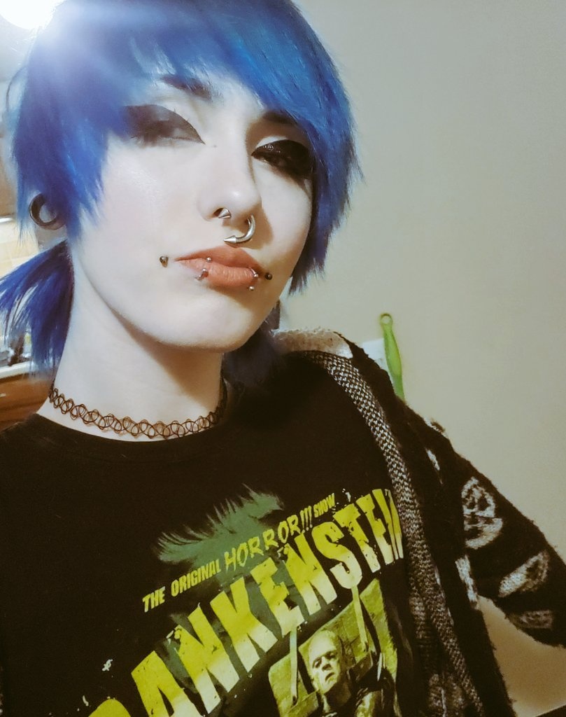 acidrain448's tweet photo. 😊
#emoboy #femboy #sellingcontent 
#alternative https://t.co/R4kcBCoBoZ