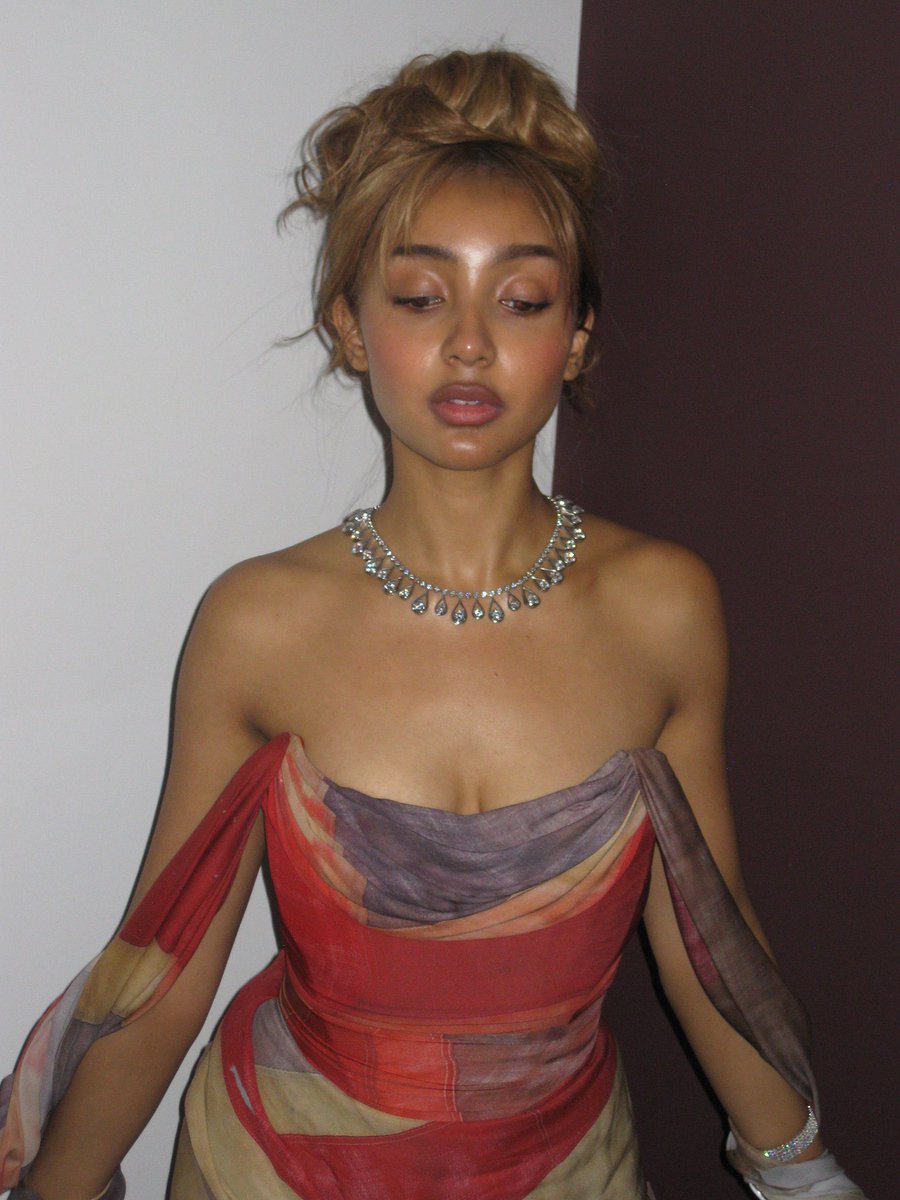 pantheressed's tweet image. 