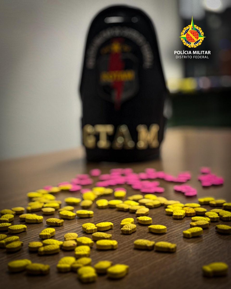 pmdfoficial's tweet image. 🚨PMDF APERTA O CERCO AO TRÁFICO NO DF
Em janeiro, a #PMDF apreendeu 3.232 comprimidos de ecstasy - aumento aprox. de 470% em relação a jan/2025 (567).
Centenas de quilos de maconha, cocaína, crack e skunk fora das ruas.
Golpe direto contra o crime.
#AçaoPMDF #CombateAoTráfico