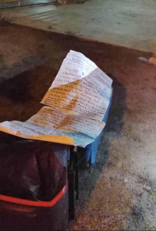 Pur0Culichi's tweet photo. #ULTIMAHORA
Reportan una hilera
con r3st@s hvm4n#s y con un mensaje en la cruz de Elota justo en el motel la pista ubicado en la carretera Potrerillos - La Cruz https://t.co/ofpkqYcbRD