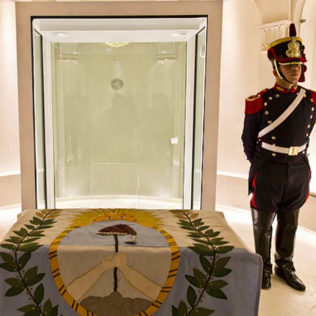 BarreraGusOk's tweet photo. No hay plata, no hay sable.

No se salva ni San Martín con vos, @JMilei. Te paso el contacto de Pallarols que hizo la primer réplica del sable para Villa Gesell: dejá el patrimonio histórico y cultural en el Museo y dale a los granaderos una réplica exacta. https://t.co/g66bWpwnsO