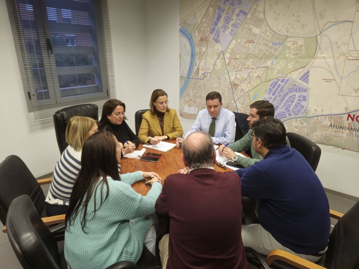 Esta tarde, tras la reunión de CECOP Extraordinario presidida por <a href="/jlsanzalcalde/">José Luis Sanz</a>, de cara a la llegada de la #BorrascaLeonardo, he informado al #DistritoNorte de las medidas adoptadas.

Todos los servicios municipales se encuentran preparados para velar por tu seguridad.