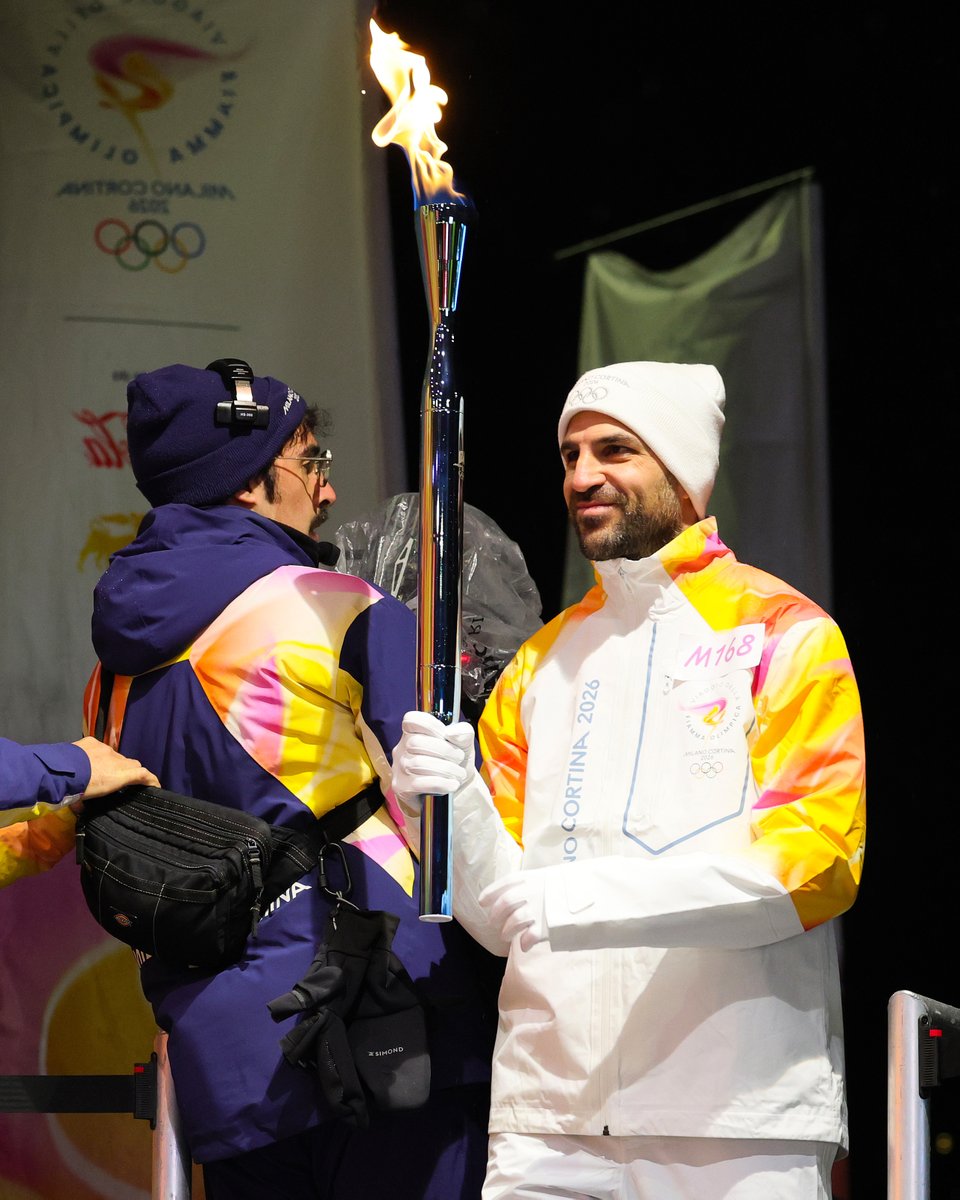 Cesc Fábregas carried the torch ahead of the Winter Olympics starting in Milan this week 🇮🇹