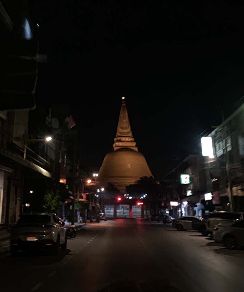 _amyourframe's tweet photo. นมร้อนตอนตี4 https://t.co/rZnesAaZJI
