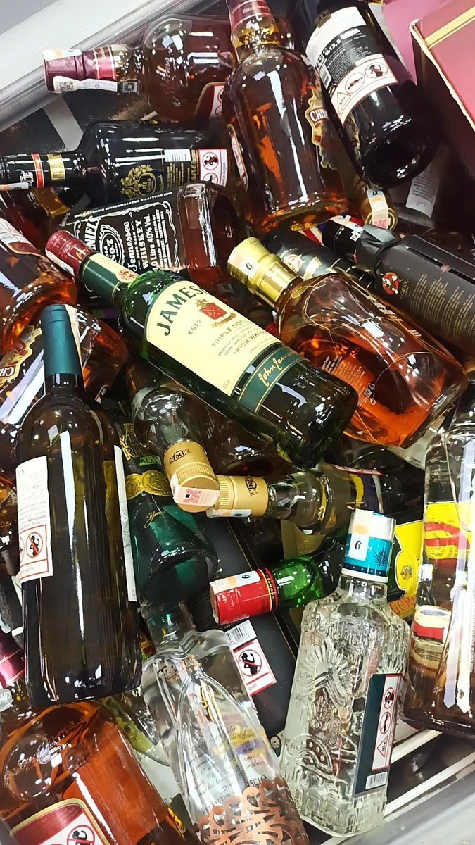 it_Rutie's tweet photo. Which addiction is hard to quit ?? https://t.co/pPWBrSFEdI
