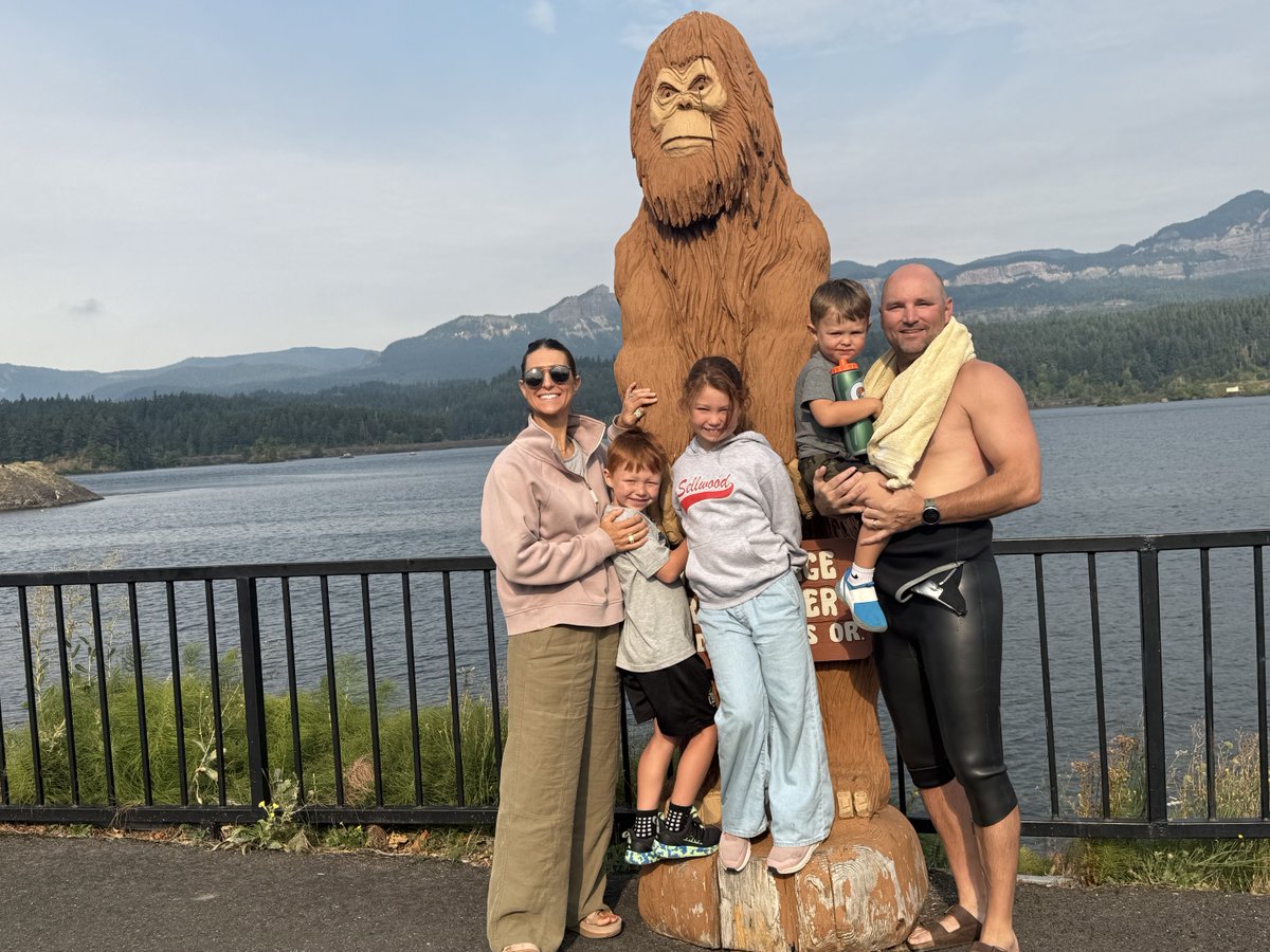 aphillipsUSA's tweet photo. Last year I did the cross channel Columbia River swim on a whim (1.2 miles). Goal this year is to be in much better swim shape and take fewer breaks🤣. Started training again yesterday. Most satisfying part? The kids being proud of Dad. https://t.co/wcNAsBoIfe