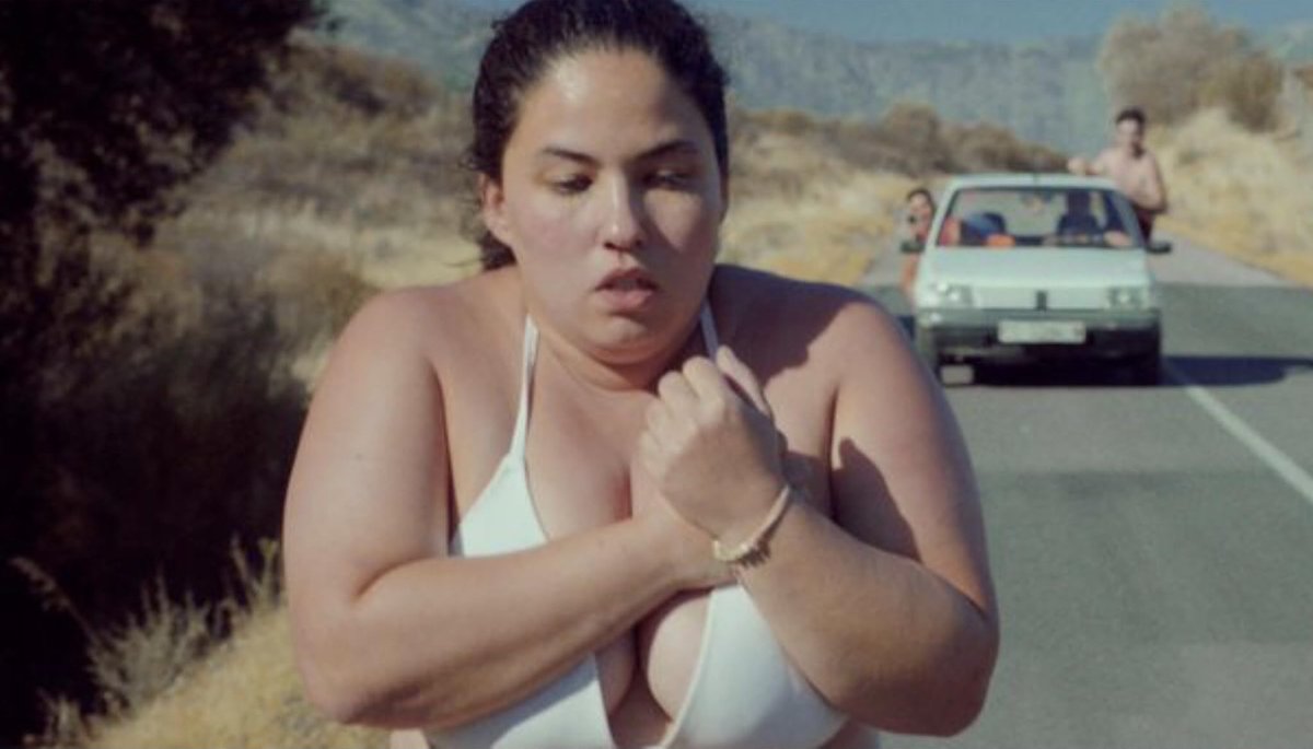 YUI3MOV's tweet image. いじめ加害者が目の前で拉致されました。
助けますか？見殺しにしますか？

太ってることを理由にクラスメイトからイジメの標的とされている主人公が、ある日、そのイジメ加害者たちが拉致される現場に遭遇して…な映画『PIGGY ピギー』アマプラで見れます。…