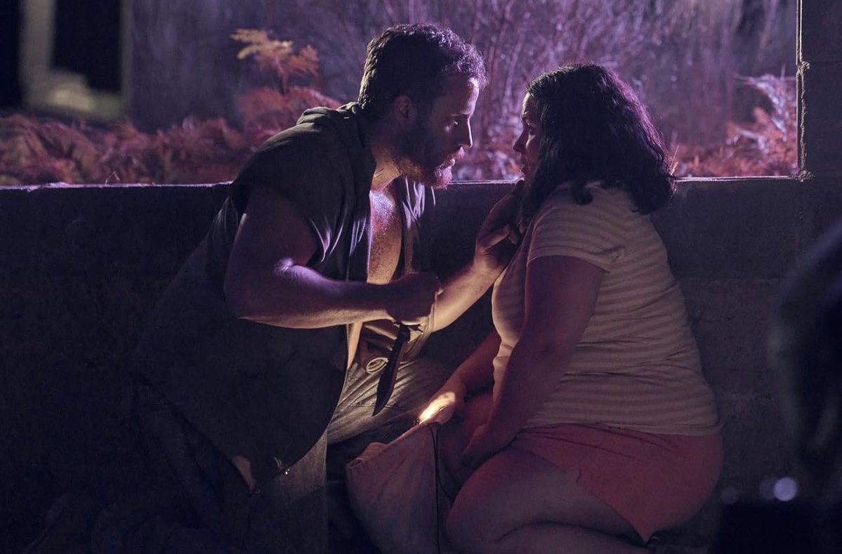 YUI3MOV's tweet image. いじめ加害者が目の前で拉致されました。
助けますか？見殺しにしますか？

太ってることを理由にクラスメイトからイジメの標的とされている主人公が、ある日、そのイジメ加害者たちが拉致される現場に遭遇して…な映画『PIGGY ピギー』アマプラで見れます。…