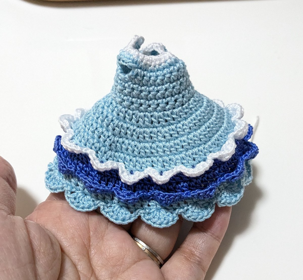 おはようございます☀
次の新作お洋服の制作に取りかかってます
涼し気なお洋服に仕上がってくれるかなあ
今日も編み編み頑張っていこー！💪