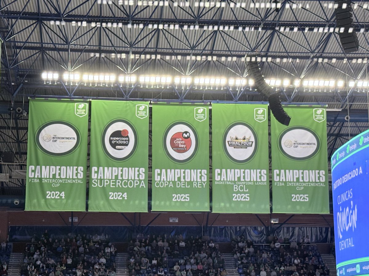 RamonPis1's tweet photo. Valla copa de Unicaja 5 título de Unicaja Málaga nadie no podrá a ibom navarro https://t.co/gLB4NgRcTR