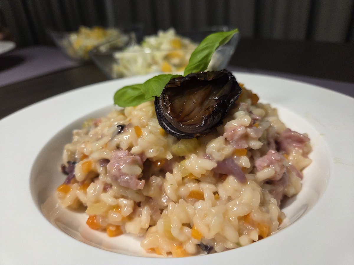 maideninthewood's tweet photo. Risotto mit Fenchelsalsicchia und gebackenen roten Zwiebeln...

Dazu Fenchel-Orangen-Salat

#TheCookingPrincess https://t.co/XEBiFW4QM7
