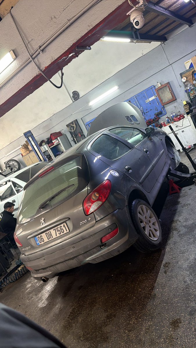 DjNecipSen's tweet image. Bugün sanayiden ustam foto göndermiş 331.000 km deki Peugeot 206+ ın şarj dinamosu revizyonu yapılmış ve fren balatası değişmiş, keyfi ayrı bu arabamın 2014 yılından bu yana ne hatıralarımız var 🥹 dursun garajda arada hasret gideriyoruz... 
#peugeot #206plus